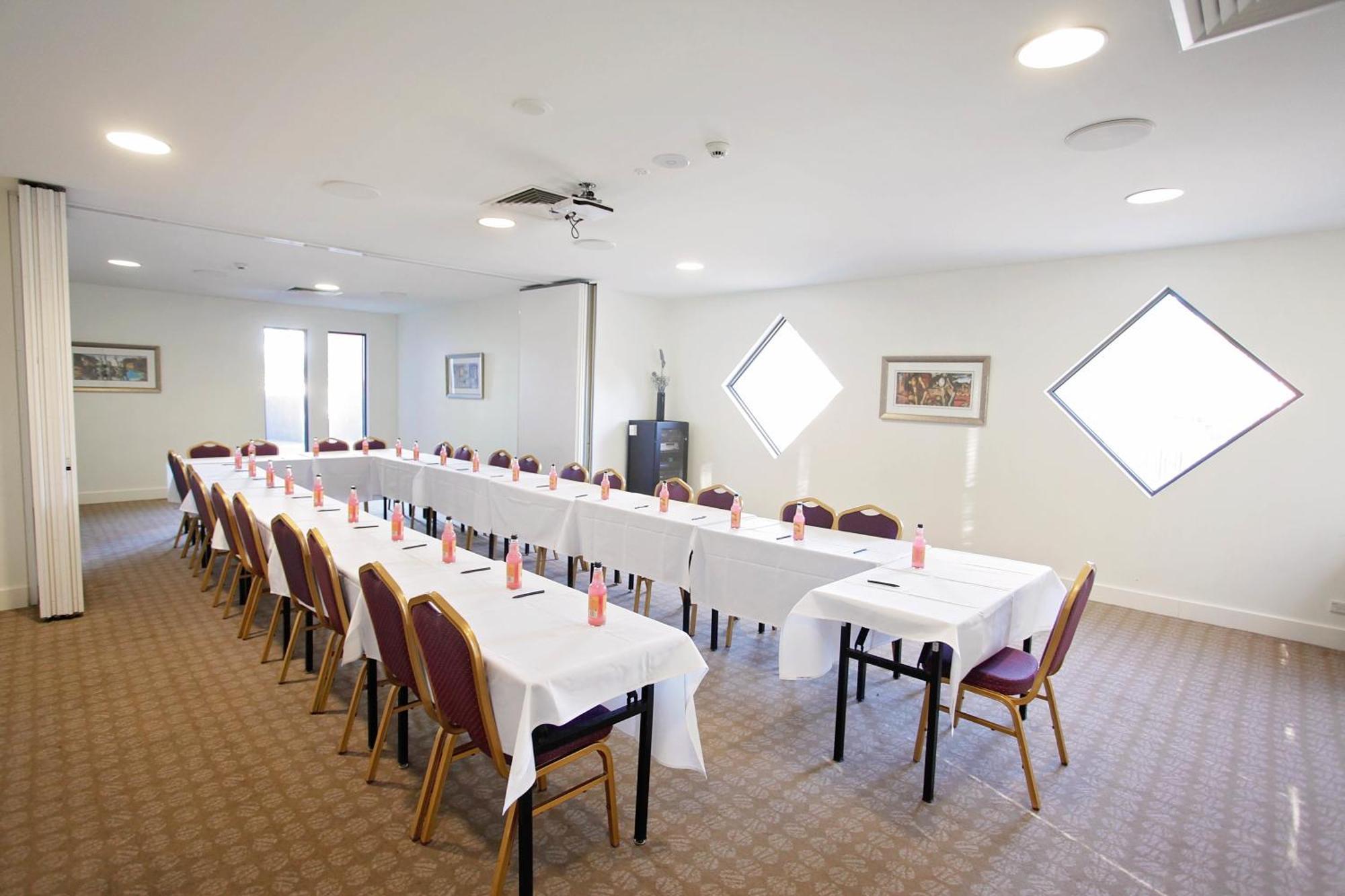 โรงแรมโกลเดน เพบเบิล Wantirna ภายนอก รูปภาพ