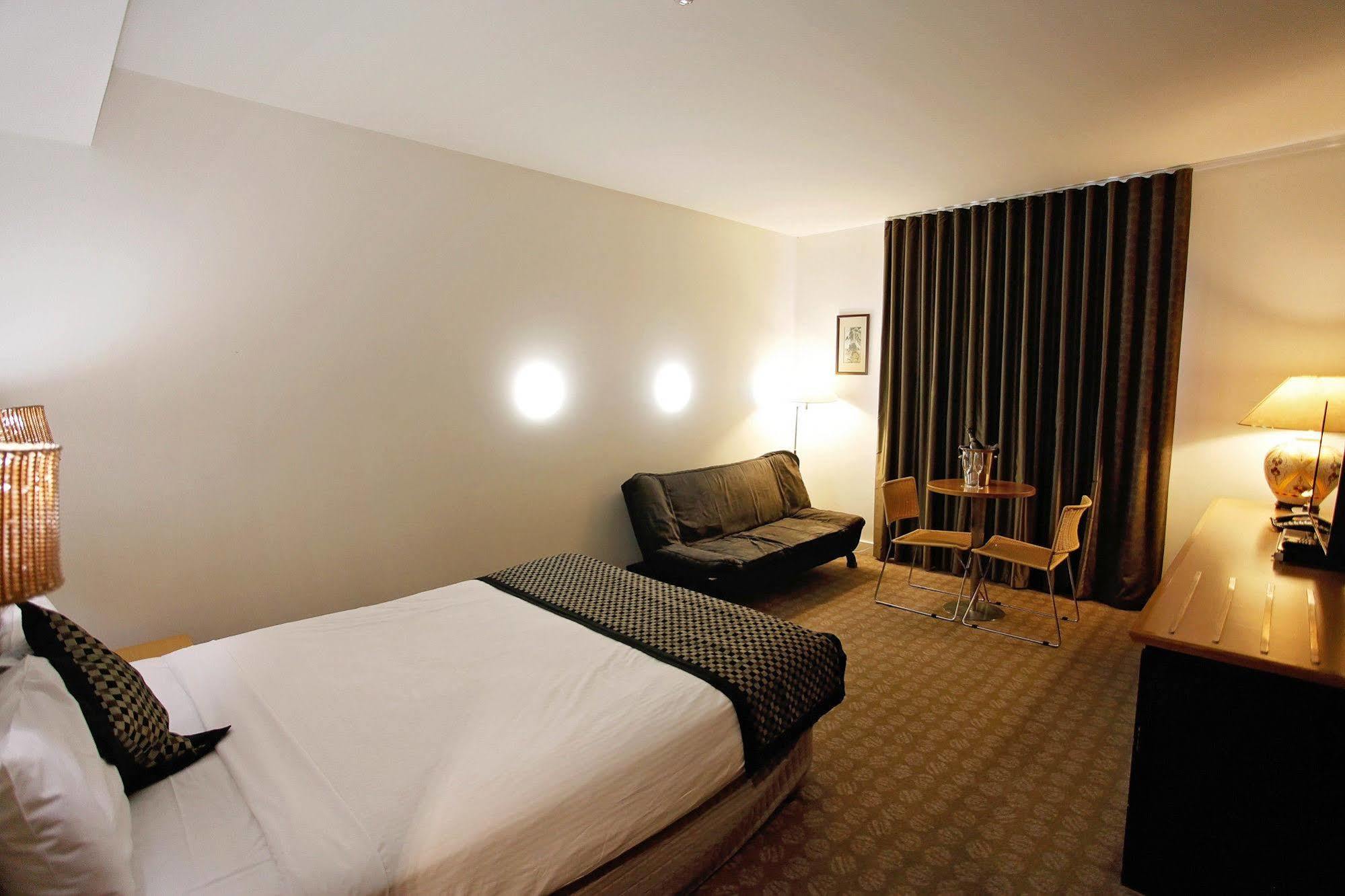โรงแรมโกลเดน เพบเบิล Wantirna ภายนอก รูปภาพ